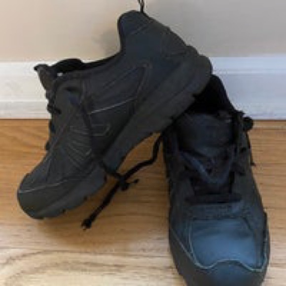 Stride Rite: Uniform Sneaker/Shoe Size 2w - Picture 4 of 8